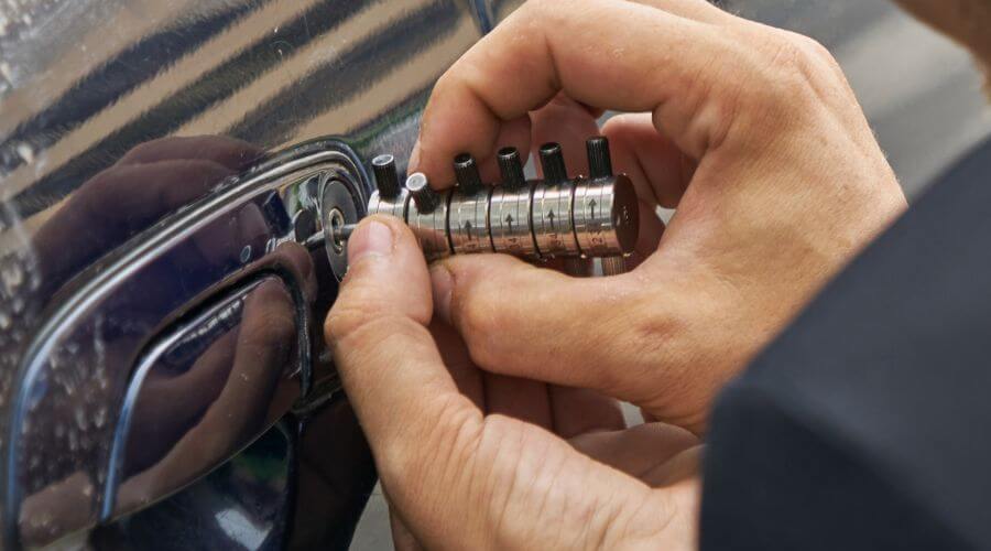 Professional gutter cleaning in Jensen, UT